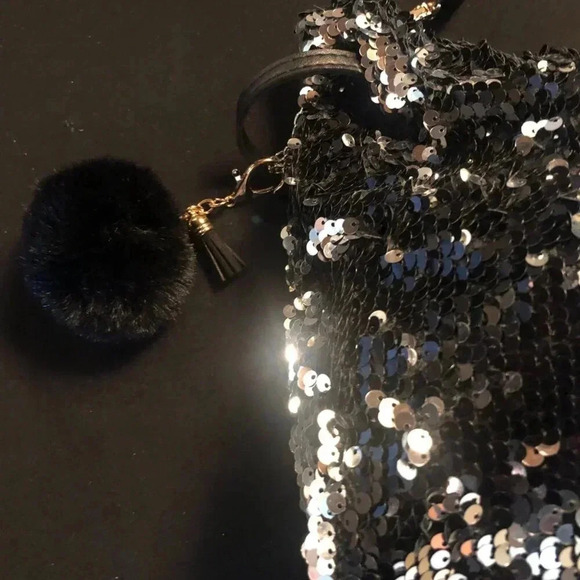 Black Sequin Cinch Bucket Bag Small Purse in Great Condition Vintage w/ Charm - Picture 9 of 16